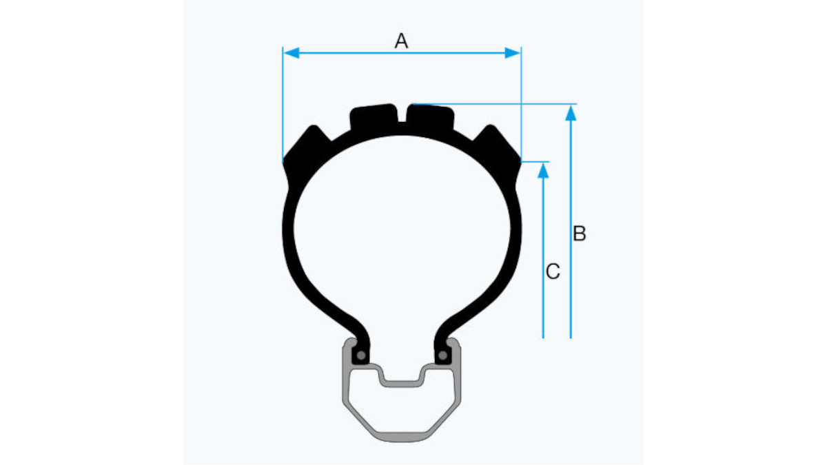 Frame clearance overview 3 with detailed extra-wide tire measurements